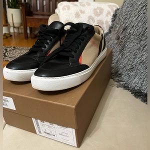 Burberry sneakers. Size 39